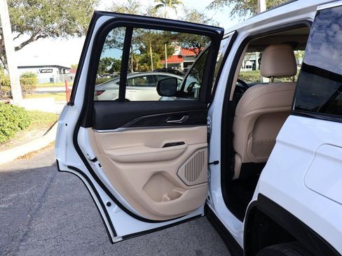 Used 2022 Jeep Grand Cherokee Limited w/ Trailer Tow Prep Group (B) image 27