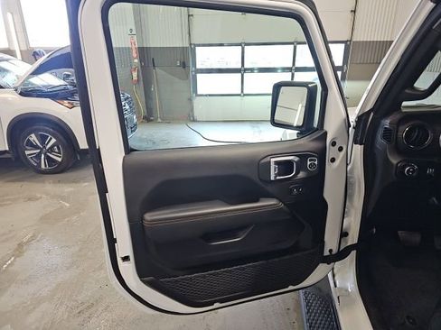 Used 2023 Jeep Gladiator Overland AWD/4WD image 10