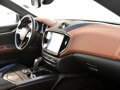 Used 2020 Maserati Ghibli RWD image 16