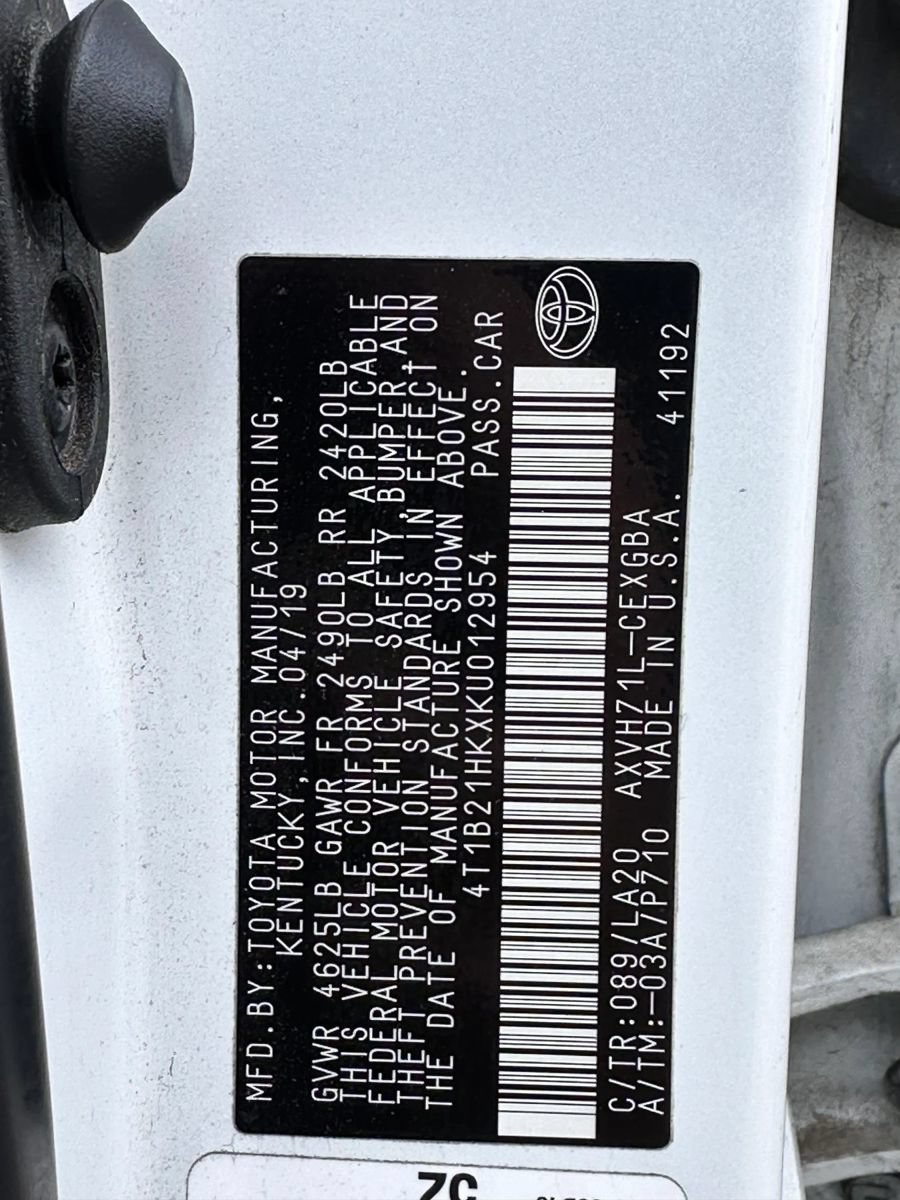 Used 2019 Toyota Camry XLE FWD image 16