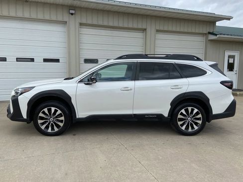 Used 2023 Subaru Outback Limited AWD/4WD image 4