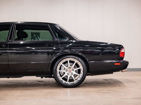 Used 2002 Jaguar XJ8 RWD image 24