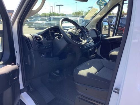 Used 2025 RAM ProMaster 2500 w/ Convenience Group FWD image 6