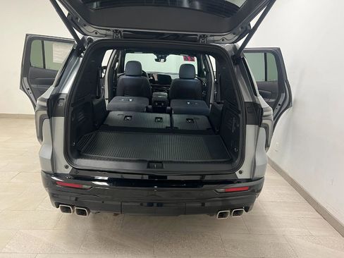 New 2026 Chevrolet Traverse RS w/ LPO, Floor Liner Package AWD/4WD image 18