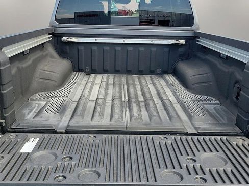 Used 2024 Nissan Frontier SL w/ Technology Package RWD image 8