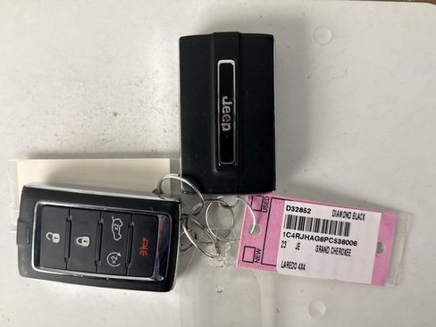 Used 2023 Jeep Grand Cherokee Laredo AWD/4WD image 19
