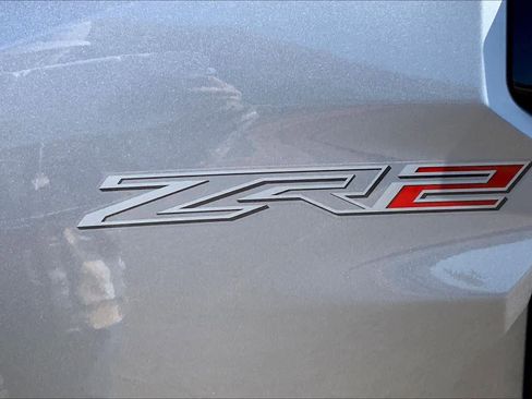 Used 2025 Chevrolet Colorado ZR2 w/ Technology Package image 9