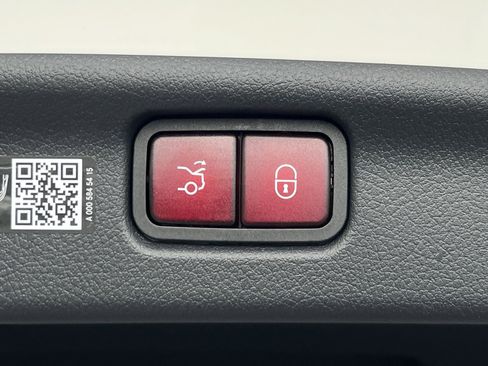 New 2026 Mercedes-Benz C 300 4MATIC Sedan image 32