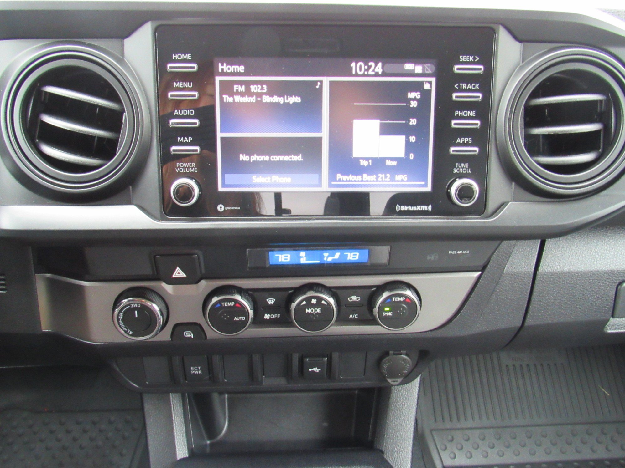 Used 2021 Toyota Tacoma SR AWD/4WD image 23