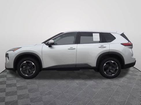 Used 2025 Nissan Rogue SV AWD/4WD image 2