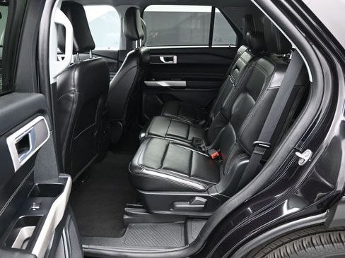 Used 2024 Ford Explorer XLT w/ Equipment Group 202A image 19