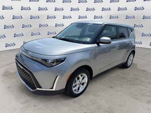 Used 2025 Kia Soul LX w/ LX Technology Package FWD image 3