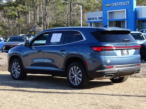 Used 2025 Buick Enclave Preferred image 4