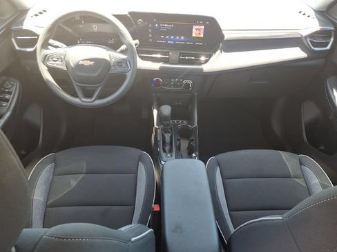 Used 2025 Chevrolet TrailBlazer LS AWD/4WD image 14