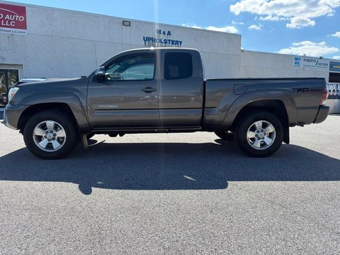 Used 2014 Toyota Tacoma 4x4 Access Cab V6 w/ TRD Sport Package image 7