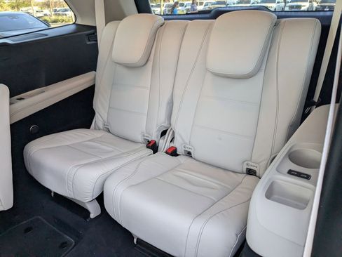 Used 2024 Mercedes-Benz GLS 450 4MATIC image 23