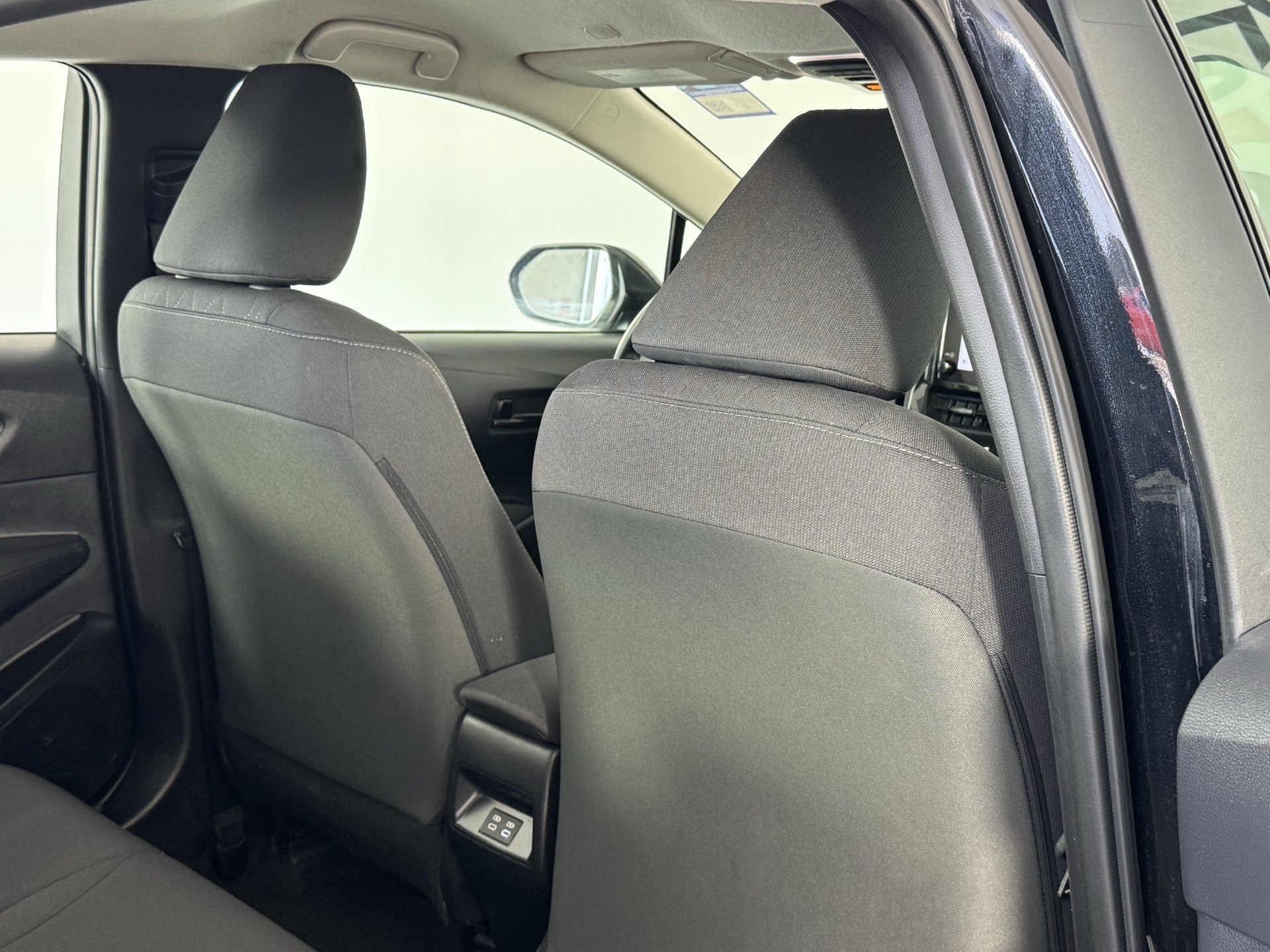 Certified 2025 Toyota Corolla LE FWD image 21