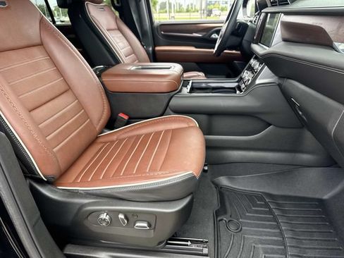 Used 2024 GMC Yukon Denali Ultimate w/ LPO, Floor Liner Package AWD/4WD image 10
