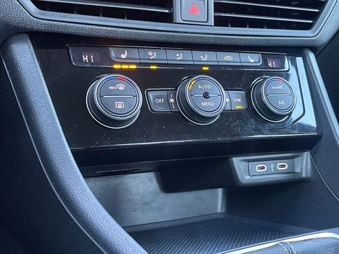 Used 2024 Volkswagen Jetta SE image 23