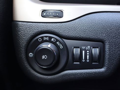 Used 2016 Jeep Cherokee Limited AWD/4WD image 17