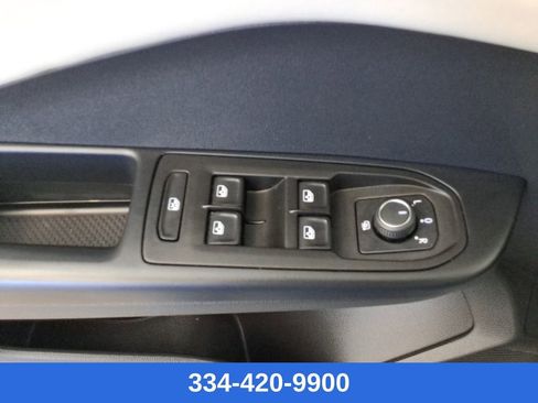 Used 2025 Volkswagen Taos SE w/ Panoramic Sunroof Package image 19