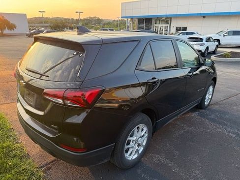 Used 2022 Chevrolet Equinox LS w/ LS Convenience Package AWD/4WD image 9