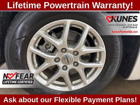 Used 2024 Chrysler Pacifica Touring-L image 13