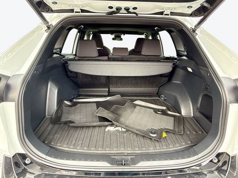 Used 2023 Toyota RAV4 SE image 28