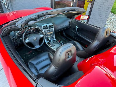 Used 2006 Chevrolet Corvette Convertible w/ Preferred Equipment Group image 26