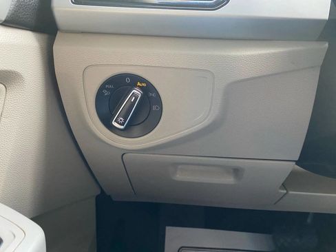 Used 2022 Volkswagen Atlas SE w/ Panoramic Sunroof Package image 16