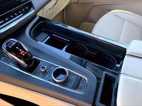 Used 2021 Cadillac Escalade Premium Luxury AWD/4WD image 17