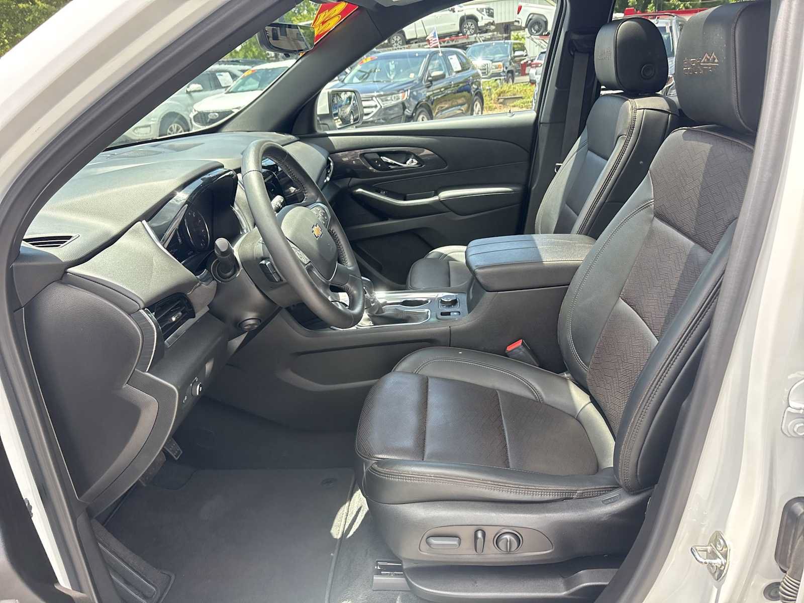 Used 2022 Chevrolet Traverse High Country FWD image 20