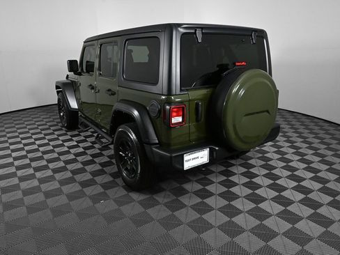 Used 2022 Jeep Wrangler Unlimited Sport AWD/4WD image 3