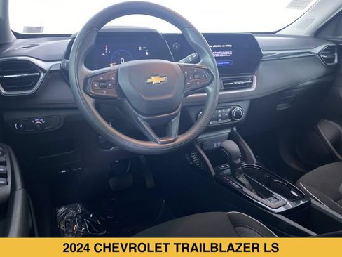 Certified 2024 Chevrolet TrailBlazer LS w/ LS Convenience Package FWD image 2