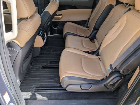 Used 2024 Kia Carnival EX FWD image 31