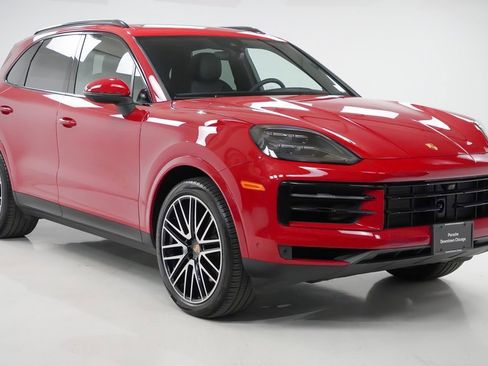 Certified 2025 Porsche Cayenne image 8