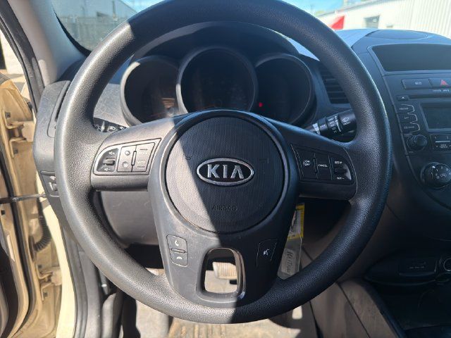 Used 2012 Kia Soul FWD image 11