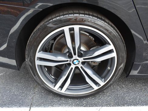 Used 2019 BMW 750i w/ Executive Package RWD image 34
