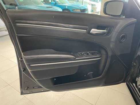 Used 2018 Chrysler 300 Touring image 13