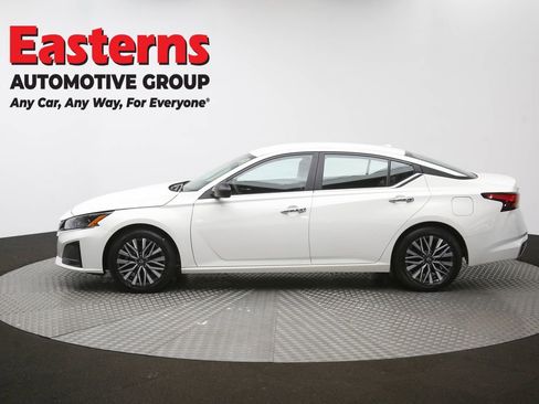 Used 2025 Nissan Altima 2.5 SV FWD image 59