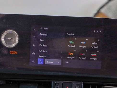 Used 2024 Lexus ES 350 w/ Premium Package FWD image 19