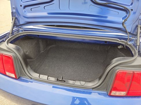Used 2006 Ford Mustang Convertible RWD image 16