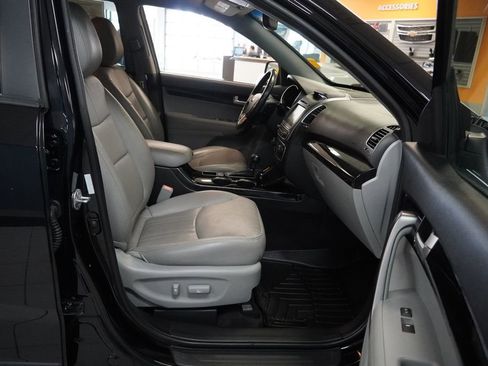 Used 2014 Kia Sorento LX w/ Touring Package (LX) image 11