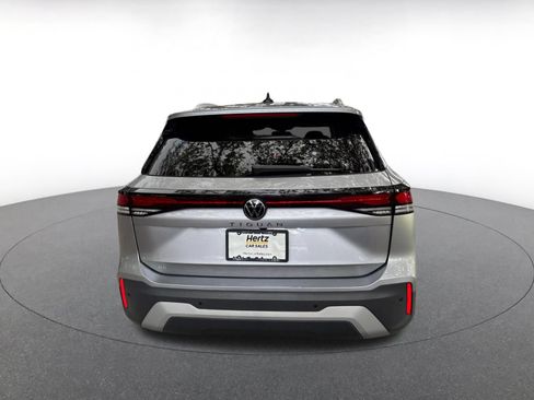Used 2026 Volkswagen Tiguan SE FWD image 8