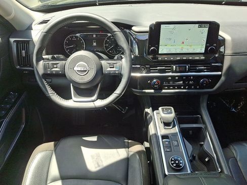 Used 2024 Nissan Pathfinder SL AWD/4WD image 13