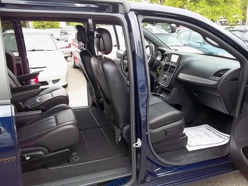 Used 2013 Dodge Grand Caravan R/T w/ Safety Sphere Group FWD image 10