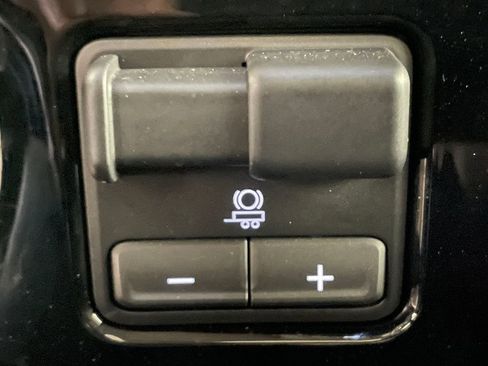 Used 2024 GMC Sierra 1500 Elevation image 30