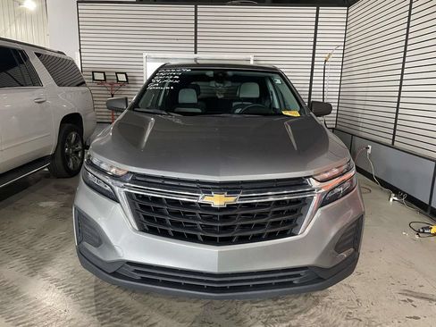 Used 2023 Chevrolet Equinox LS w/ LS Convenience Package FWD image 2