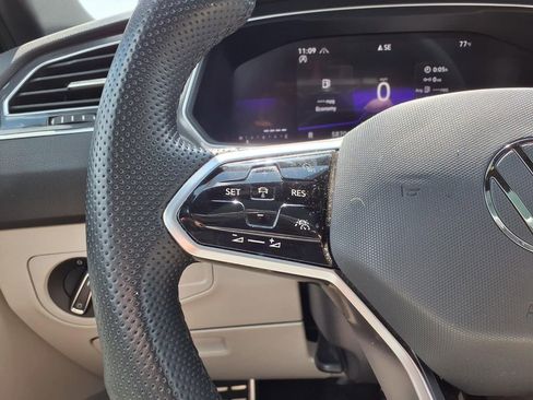 Used 2024 Volkswagen Tiguan SE R-Line image 23