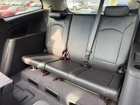 Used 2011 Chevrolet Traverse LT image 13